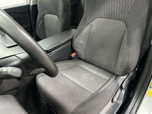 Used 2025 Toyota Camry LE image 10