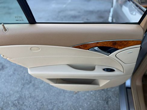 Used 2009 Mercedes-Benz E 350 E 350 4MATIC Sedan 4D image 25