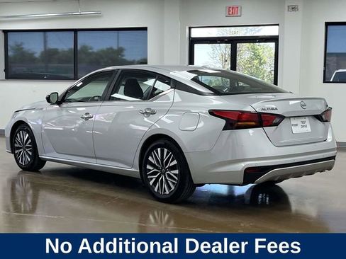 Used 2024 Nissan Altima 2.5 SV FWD image 8