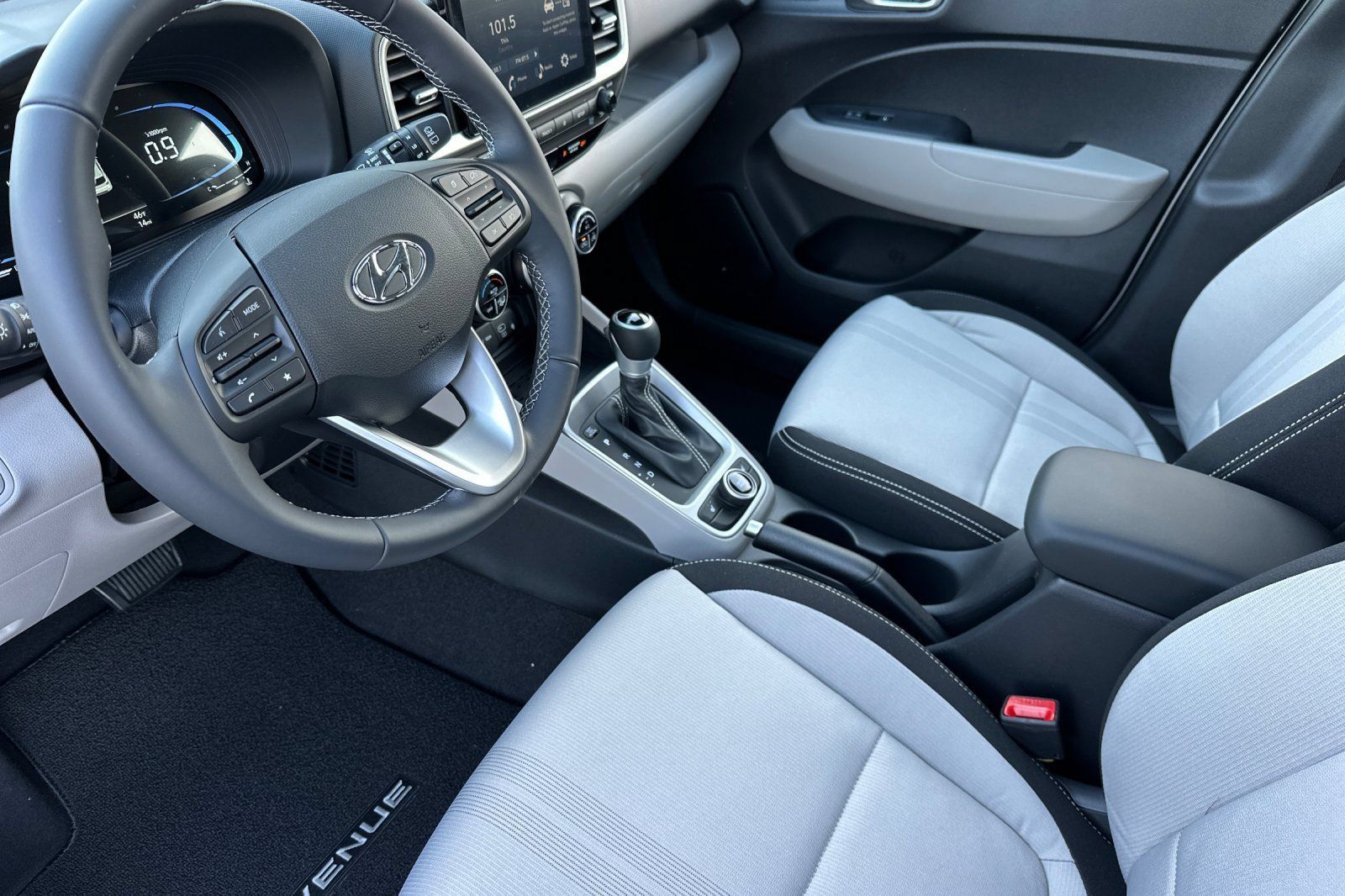 Used 2026 Hyundai Venue SEL FWD image 9