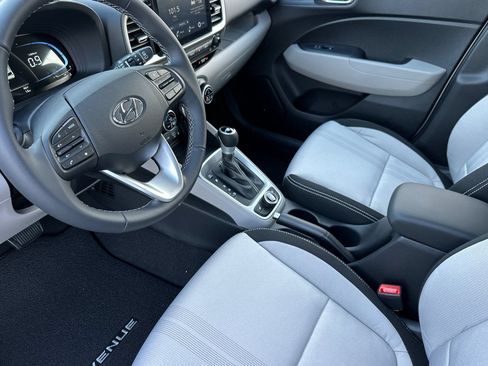 Used 2026 Hyundai Venue SEL FWD image 9