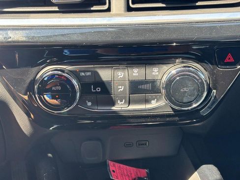 Used 2024 Chevrolet Trax RS w/ Sunroof Package image 23