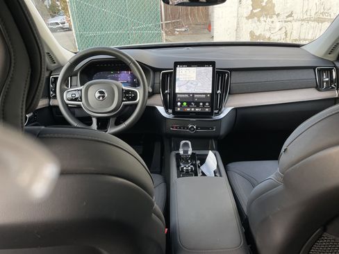 Used 2025 Volvo XC90 B6 Plus image 34