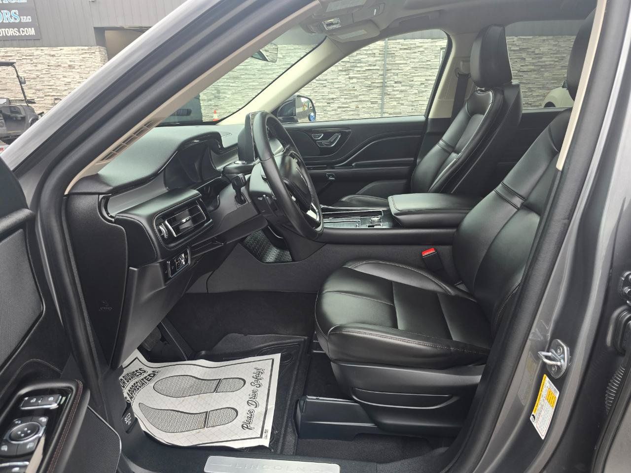 Used 2024 Lincoln Aviator AWD w/ Premium Package image 14