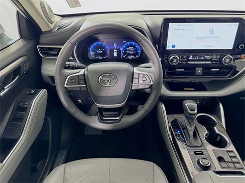 Used 2023 Toyota Highlander Limited image 41