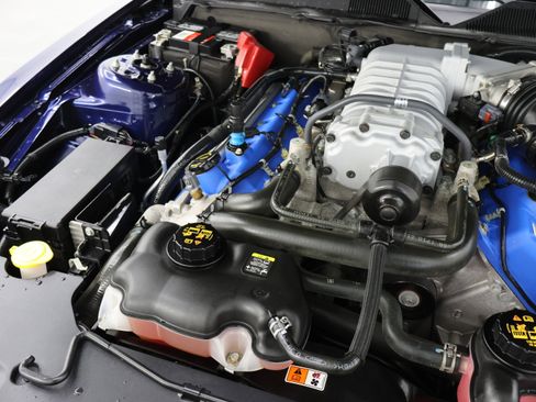 Used 2011 Ford Mustang Shelby GT500 w/ SVT Performance Pkg image 17