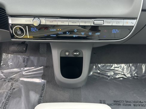 Used 2024 Hyundai Ioniq 5 Limited image 32
