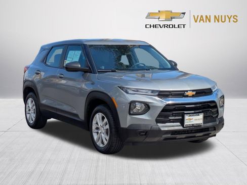 Used 2023 Chevrolet TrailBlazer LS FWD image 3