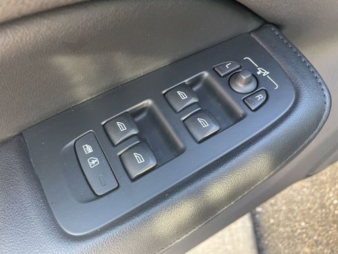 Certified 2023 Volvo S60 B5 Plus w/ Climate Package image 19