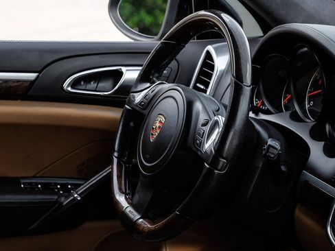 Used 2012 Porsche Cayenne Turbo AWD/4WD image 21