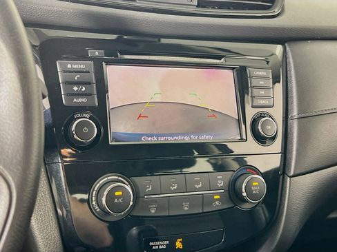 Used 2019 Nissan Rogue S image 13