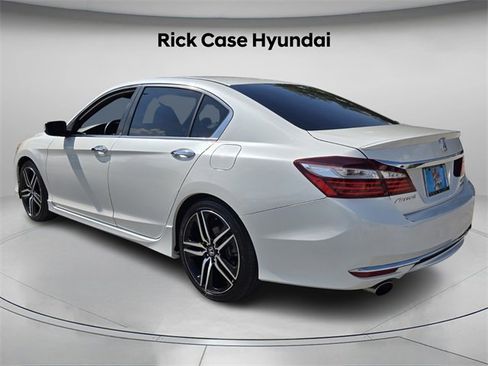 Used 2017 Honda Accord Sport image 7