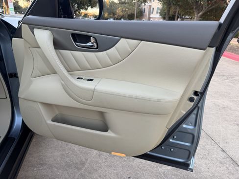 Used 2017 INFINITI QX70 2WD w/ Premium Package image 15