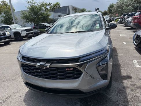 Used 2025 Chevrolet Trax RS w/ Driver Confidence Package image 2