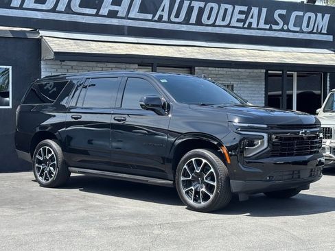 Used 2025 Chevrolet Suburban RST w/ Comfort Package AWD/4WD image 9