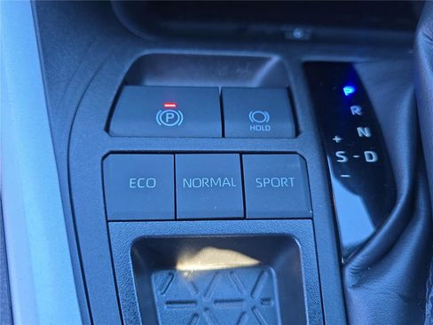 Used 2023 Toyota RAV4 XLE Premium image 20