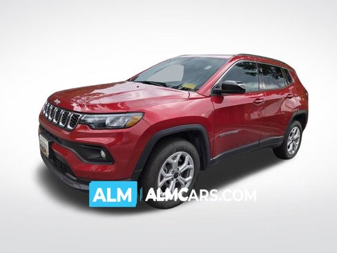 Used 2025 Jeep Compass Latitude AWD/4WD image 1