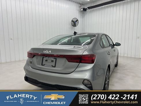 Used 2023 Kia Forte LXS w/ LXS Technology Package image 3