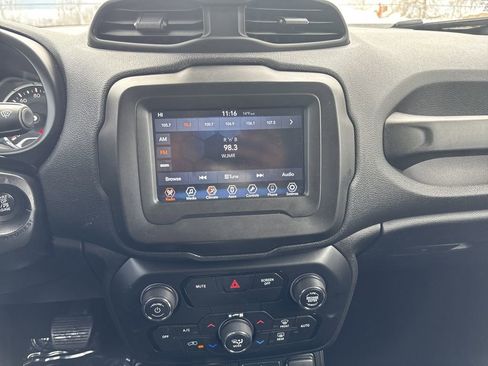 Used 2018 Jeep Renegade Latitude w/ Cold Weather Group image 7