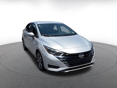 Used 2025 Nissan Versa SV FWD image 3
