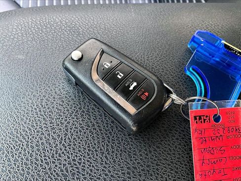 Used 2023 Toyota Camry SE image 32