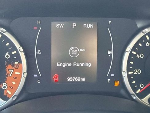 Used 2017 Jeep Renegade Latitude w/ Popular Equipment Group image 27