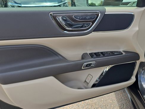 Used 2019 Lincoln Continental Select FWD image 18