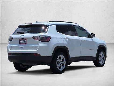 Used 2024 Jeep Compass Latitude AWD/4WD image 5