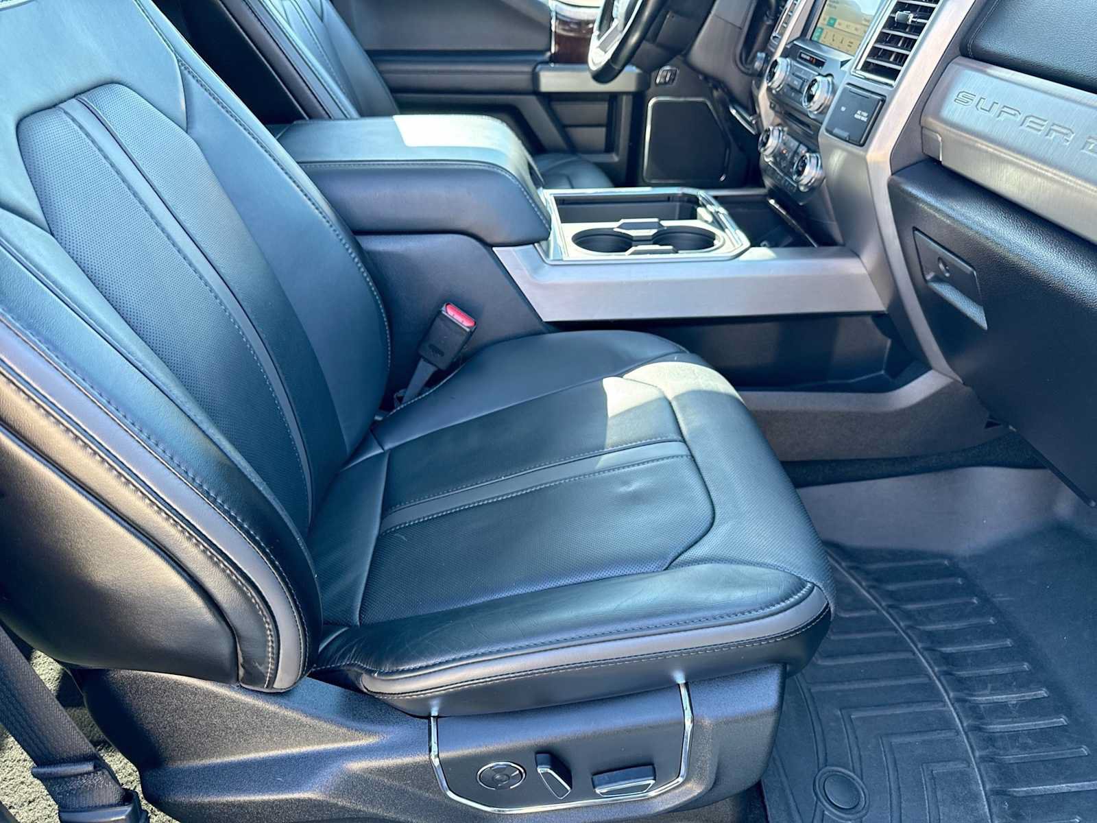 Used 2017 Ford F350 Platinum w/ Platinum Ultimate Package AWD/4WD image 21