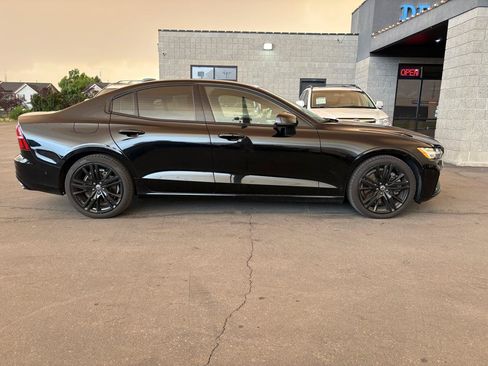 Used 2022 Volvo S60 T8 R-Design AWD/4WD image 5