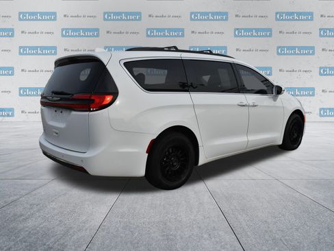 Used 2021 Chrysler Pacifica Touring w/ Cold Weather Group image 6