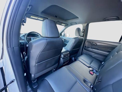 Used 2025 Honda Passport EX-L image 23