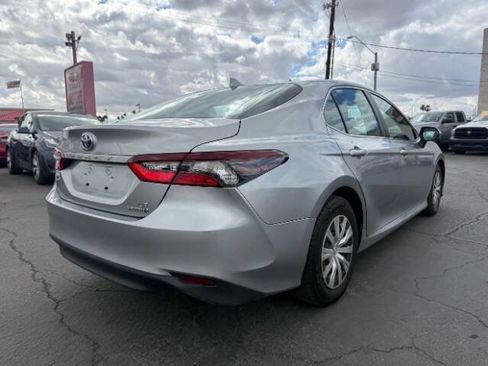 Used 2022 Toyota Camry LE FWD image 3