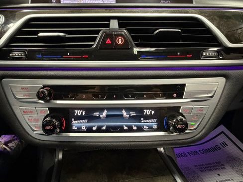 Used 2021 BMW 750i xDrive w/ Executive Package image 59