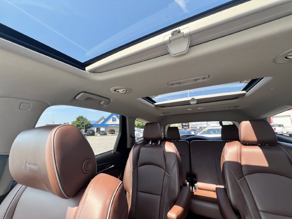 Used 2018 Buick Enclave Avenir w/ Avenir Technology Package AWD/4WD image 31