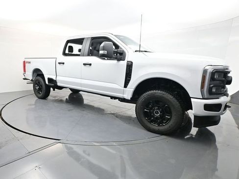 New 2026 Ford F250 4x4 Crew Cab Super Duty image 1