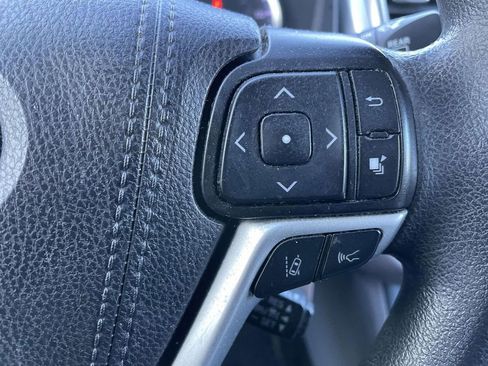 Used 2019 Toyota Highlander LE image 31