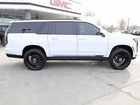 Used 2026 Cadillac Escalade ESV Sport w/ Touring Package image 7