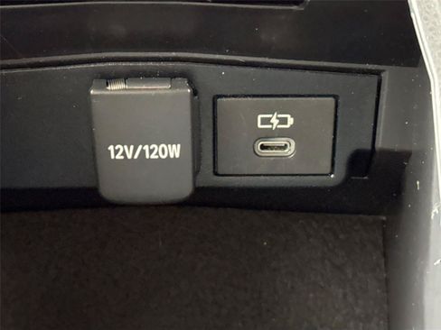 Certified 2025 Toyota Corolla Cross XLE FWD image 32