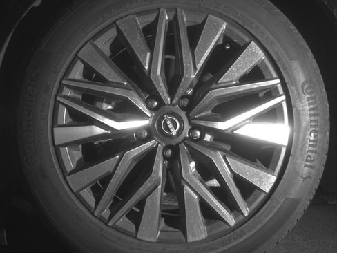 Used 2025 Nissan Altima 2.5 SV FWD image 12