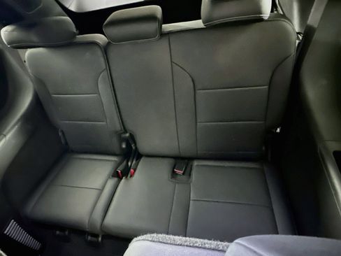Used 2025 Chevrolet Traverse LT FWD image 29