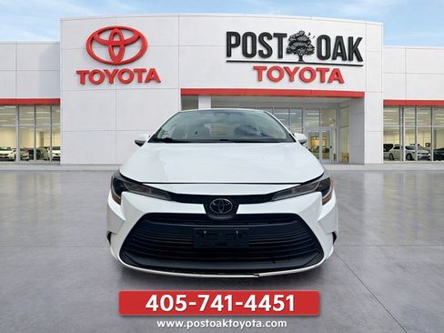 Used 2025 Toyota Corolla LE FWD image 11