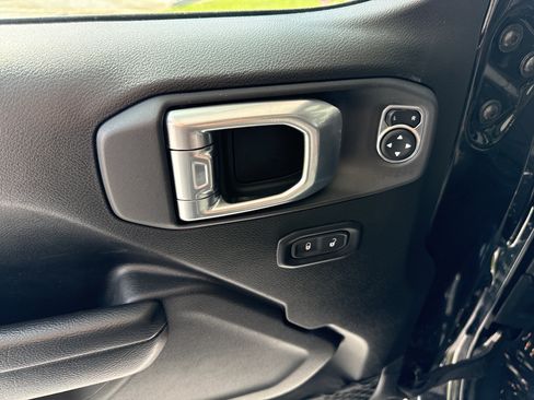 Used 2025 Jeep Wrangler Unlimited Sport AWD/4WD image 14