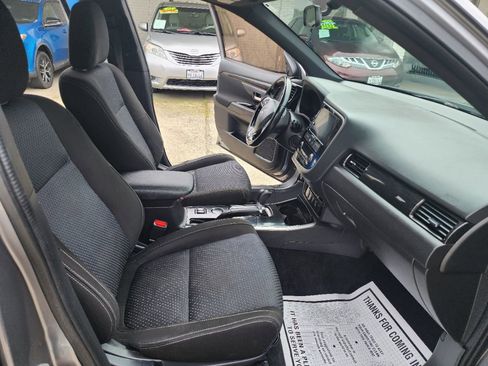 Used 2018 Mitsubishi Outlander SE FWD image 15