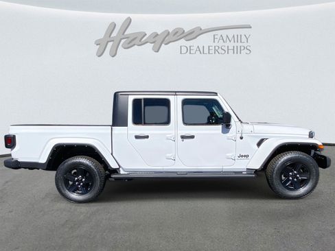 Used 2021 Jeep Gladiator Sport image 2