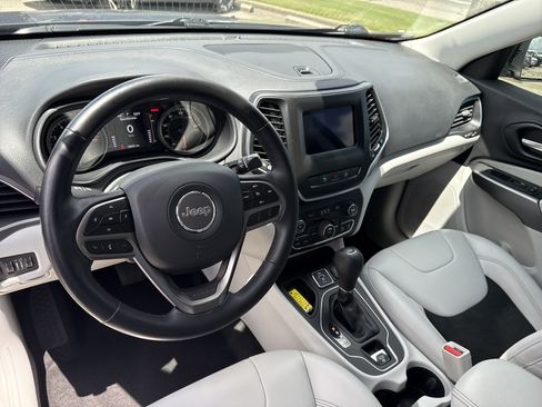 Used 2021 Jeep Cherokee Latitude Plus FWD image 21