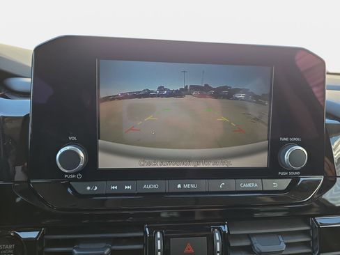 Used 2025 Nissan Pathfinder SV FWD image 23