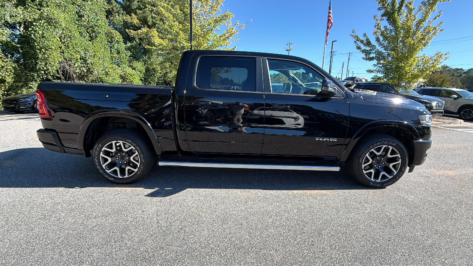 Used 2025 RAM 1500 Laramie w/ Sport Appearance Package AWD/4WD image 7