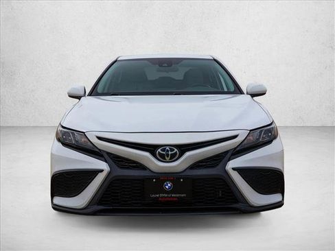 Used 2021 Toyota Camry SE FWD image 2