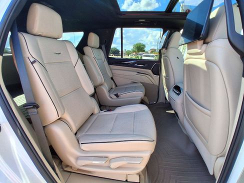 Used 2023 Cadillac Escalade Premium Luxury AWD/4WD image 29